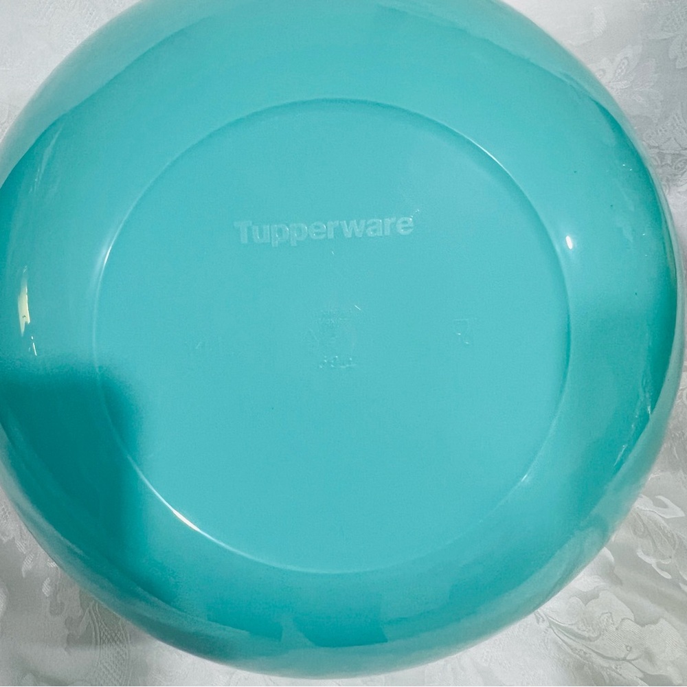 NEW (NIP)Tupperware 59-Cup Thatsa Jumbo Bowl - Mint - Picture 3 of 9